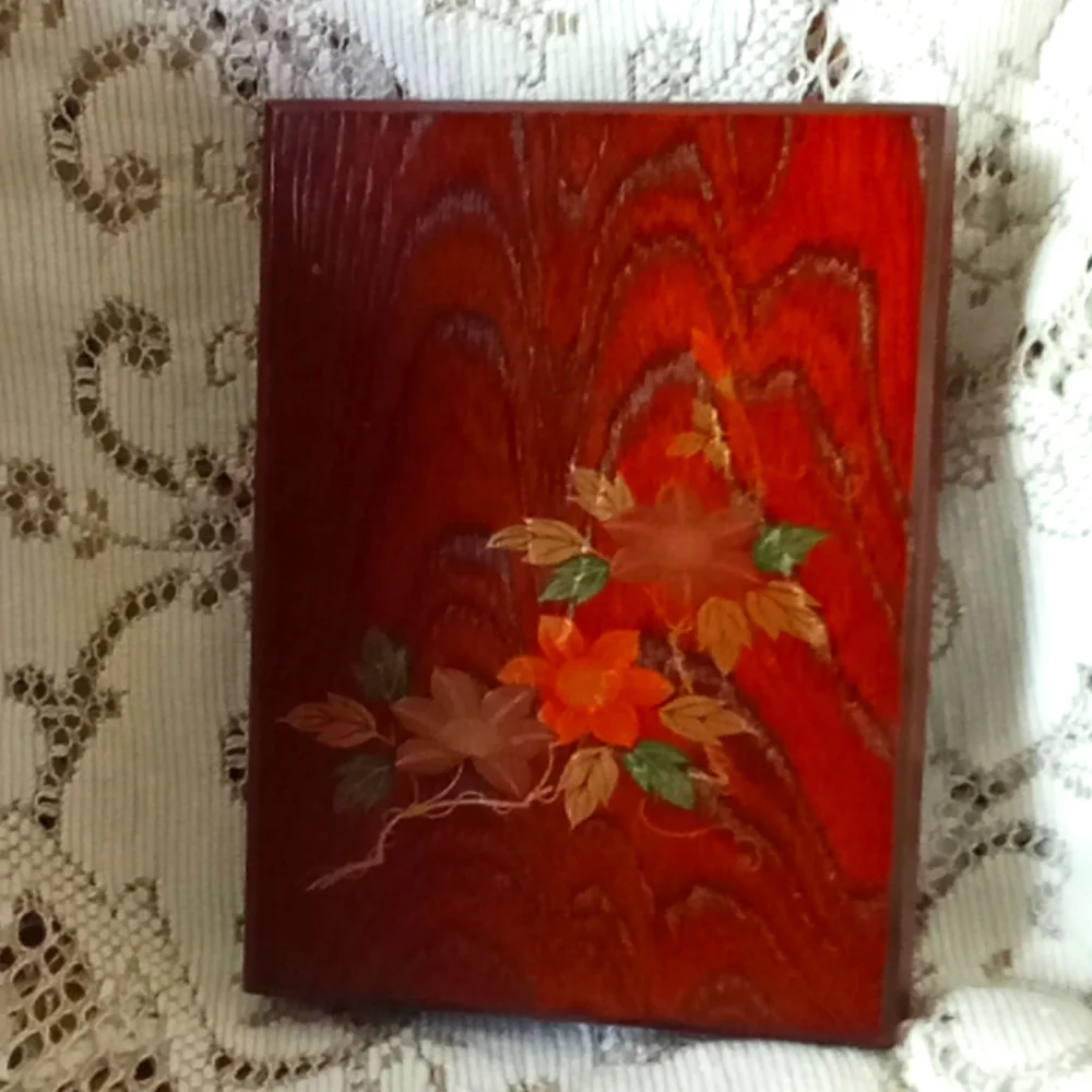 Beautiful oriental wood grain gold leaf box